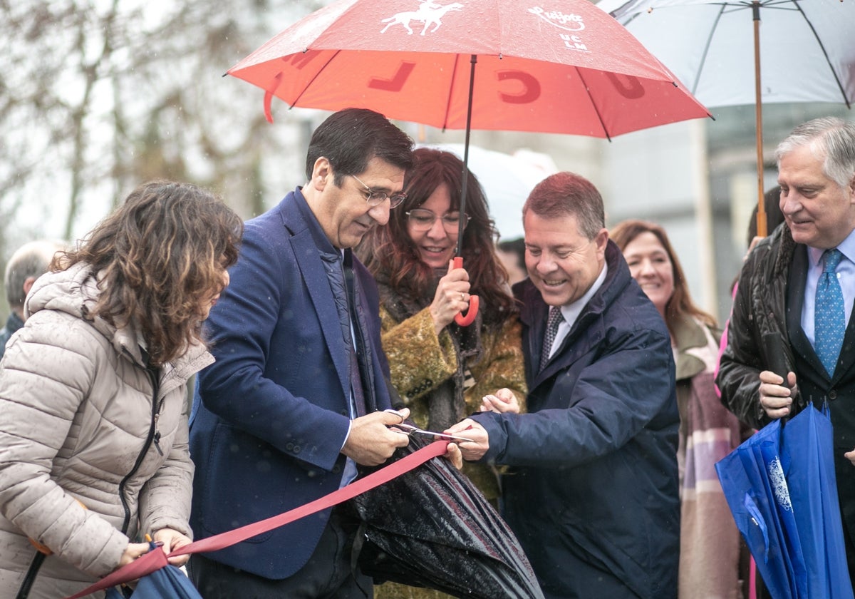 Page, este lunes bajo la intensa lluvia, en uno de los actos de su agenda