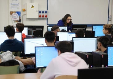 Estudiantes de Formación Profesional durante una clase