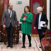 Los socialistas Alfonso Rodríguez Gómez de Celis, Francina Armengol e Isaura Leal, a su llegada a la reunión de la Mesa del Congreso, este martes