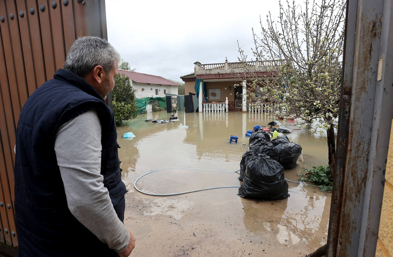 El desolador aspecto de las viviendas anegadas junto al río en Córdoba, en imágenes