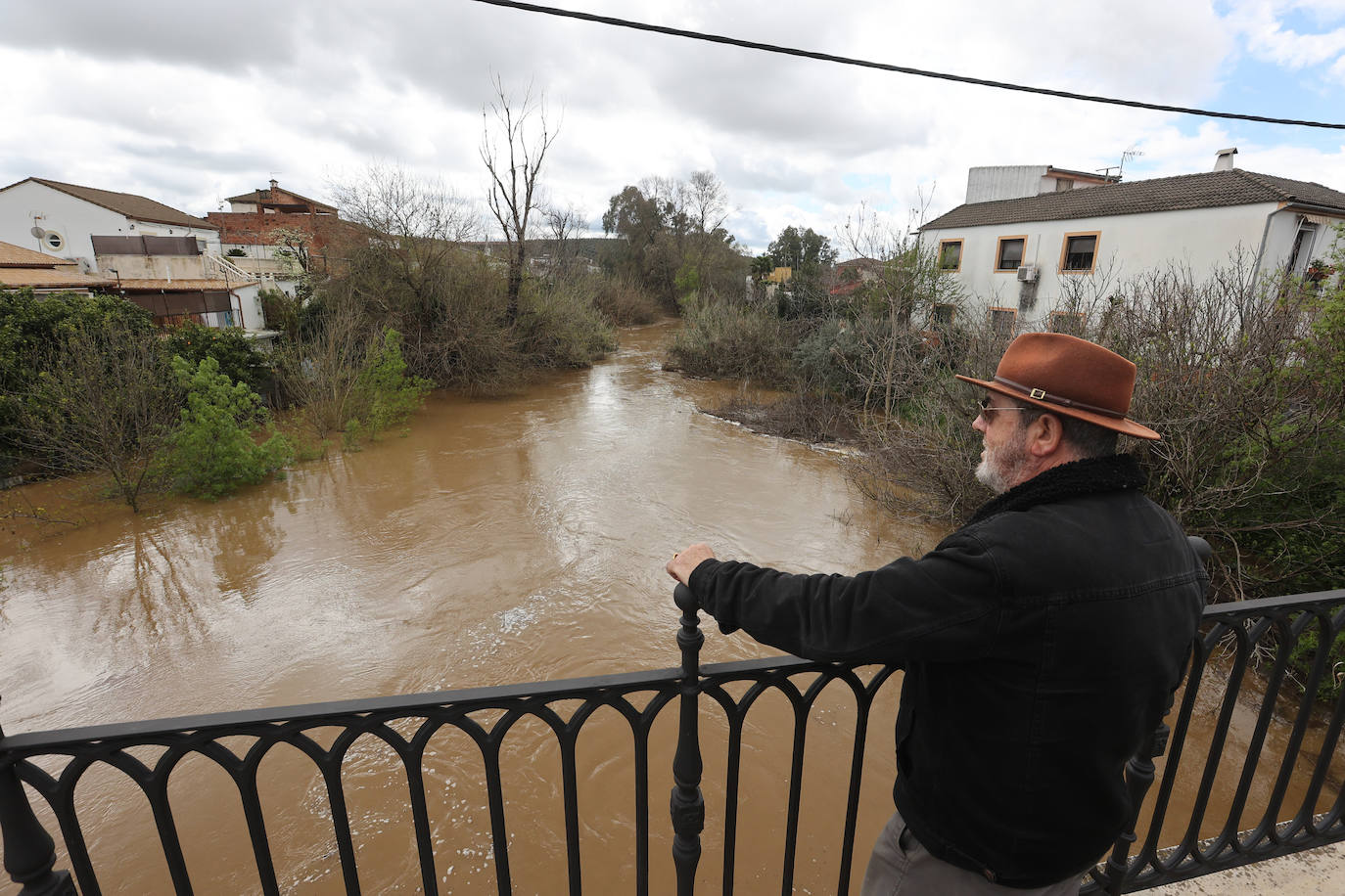 El desolador aspecto de las viviendas anegadas junto al río en Córdoba, en imágenes