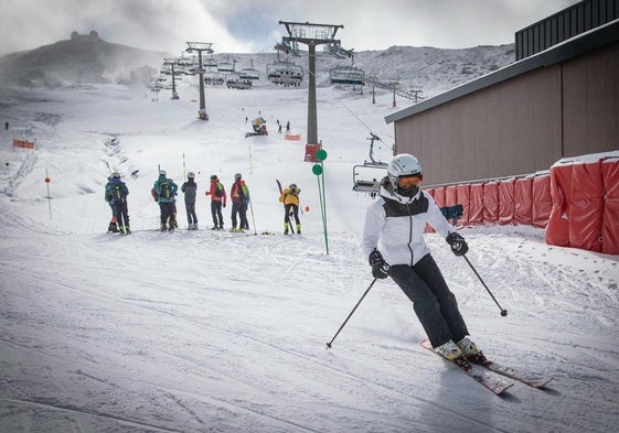 Esquiadores en Sierra Nevada, en imagen de la semana pasada