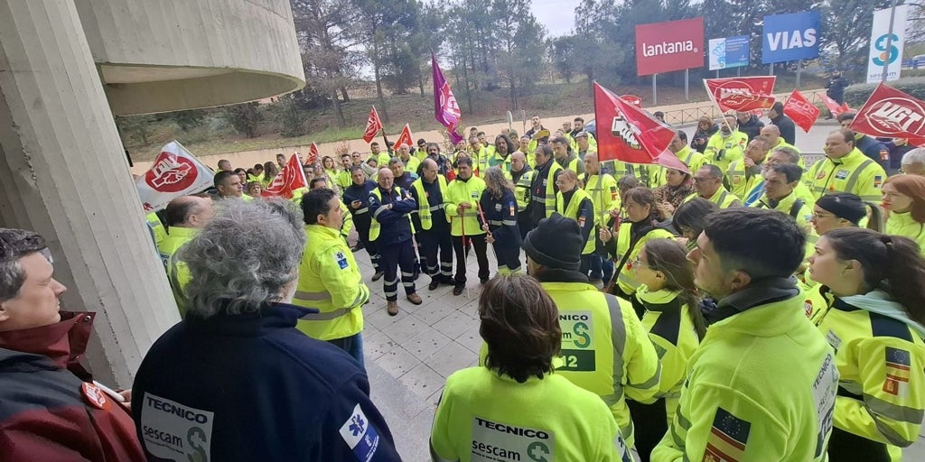 UGT y CCOO acudirán a los tribunales para denunciar el exceso de jornada de los trabajadores de las ambulancias de la región