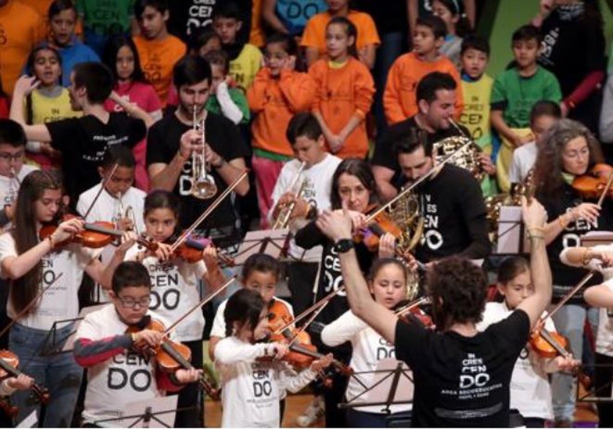 La Oscyl suma por primera vez en un concierto de abono a los jóvenes músicos de In Crescendo