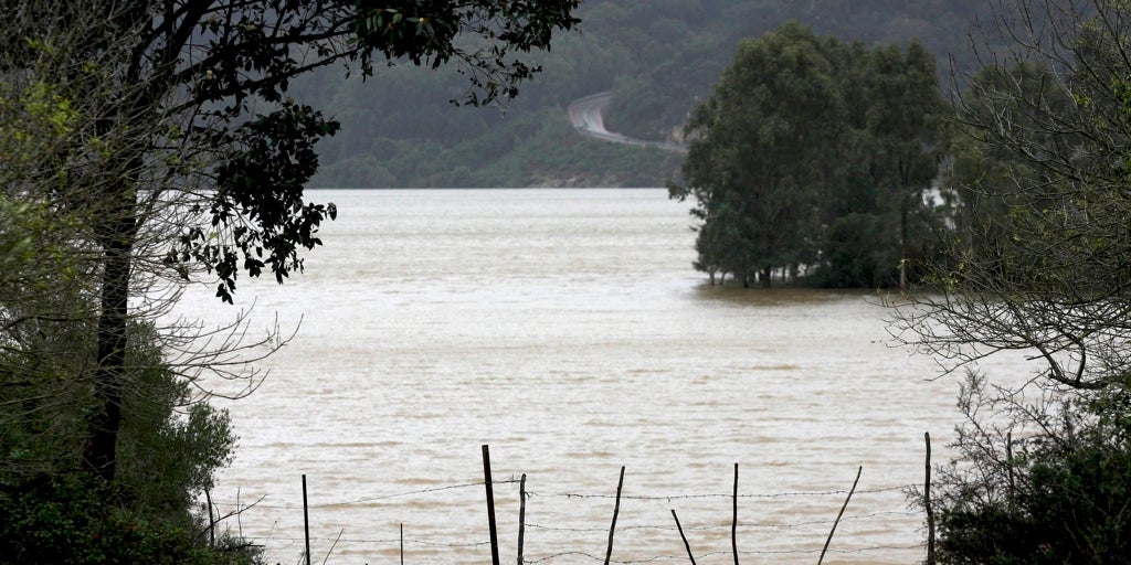 El desembalse del pantano de Guadarranque pone en alerta a los municipios de Castellar y San Roque