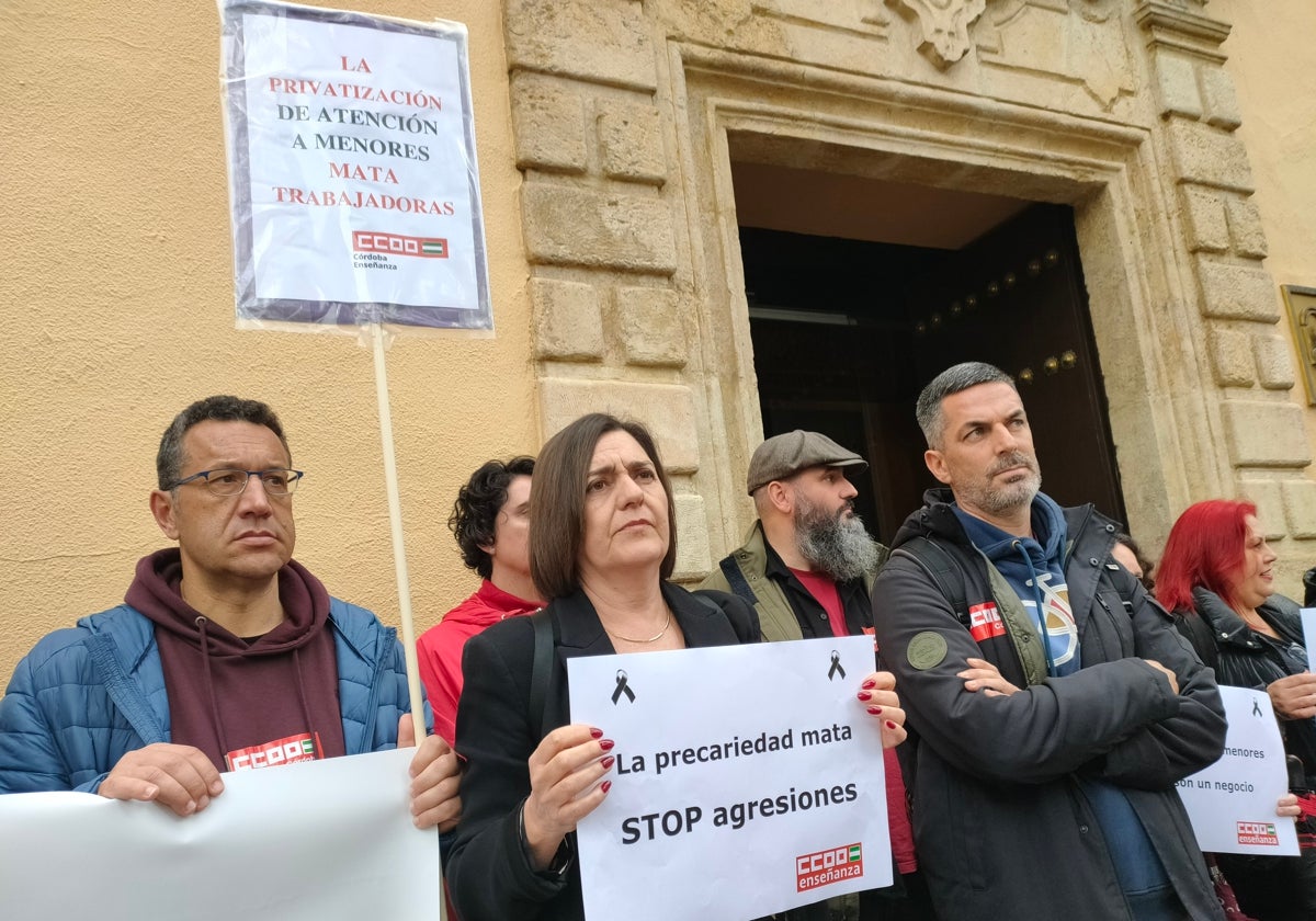 Trabajadores frente a la puerta de San Nicolás en una manifestación