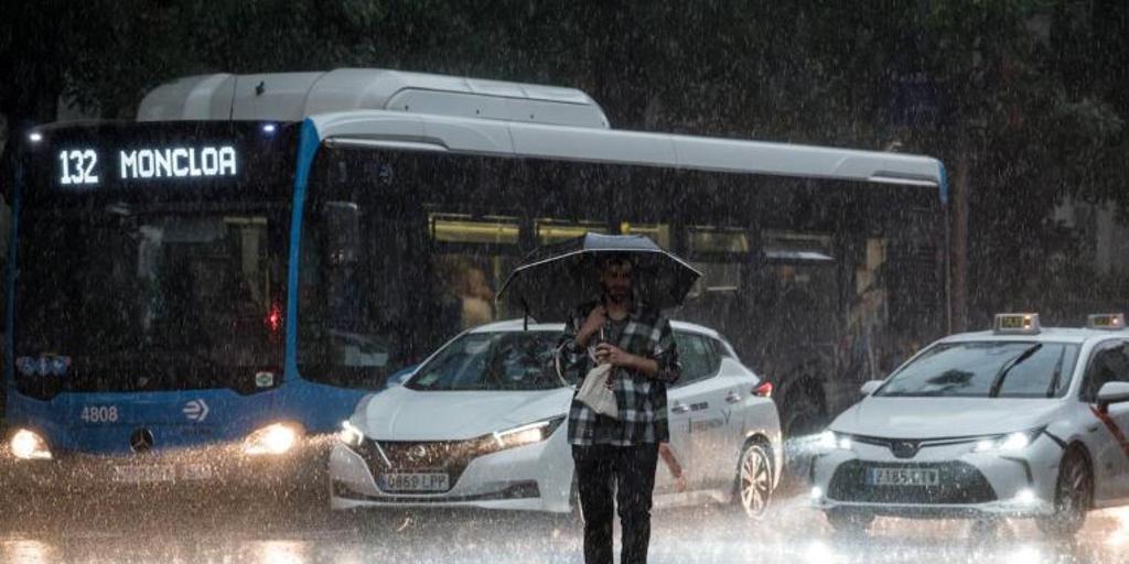 Lluvias en Madrid, en directo: alerta por el desbordamiento del río Manzanares, inundaciones, carreteras cortadas y última hora del temporal hoy