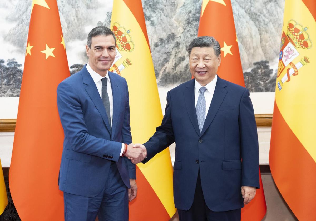 Pedro Sánchez y Xi Jinping reunidos en la última visita del presidente español a China