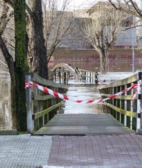 Imagen secundaria 2 - Zonas anegadas al sur de la capital abulense por el desbordamiento del río Adaja