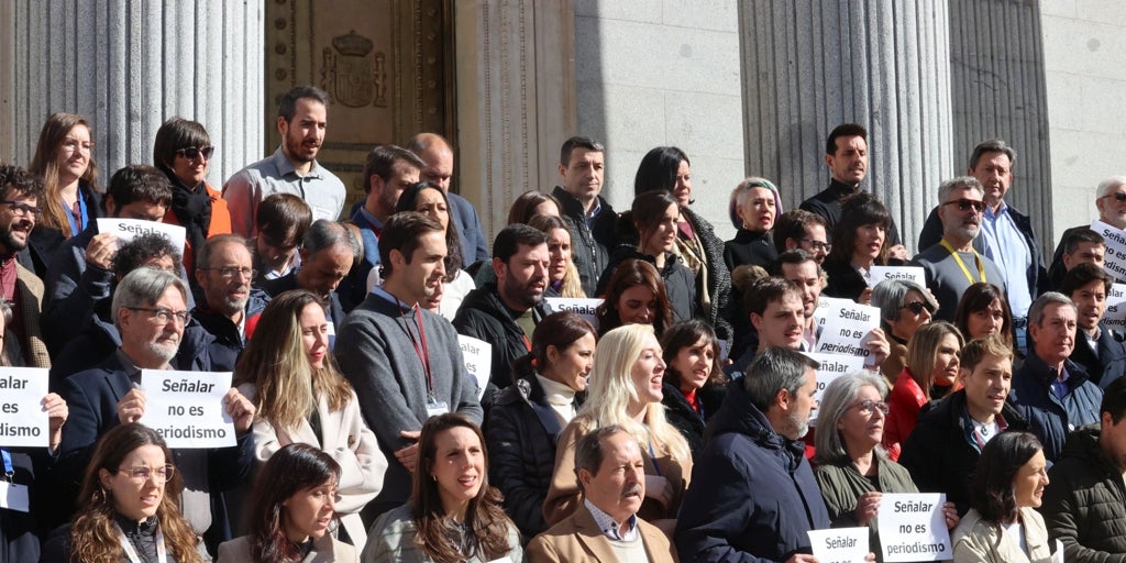 El Congreso abre la puerta a retirar credenciales tras los señalamientos a periodistas