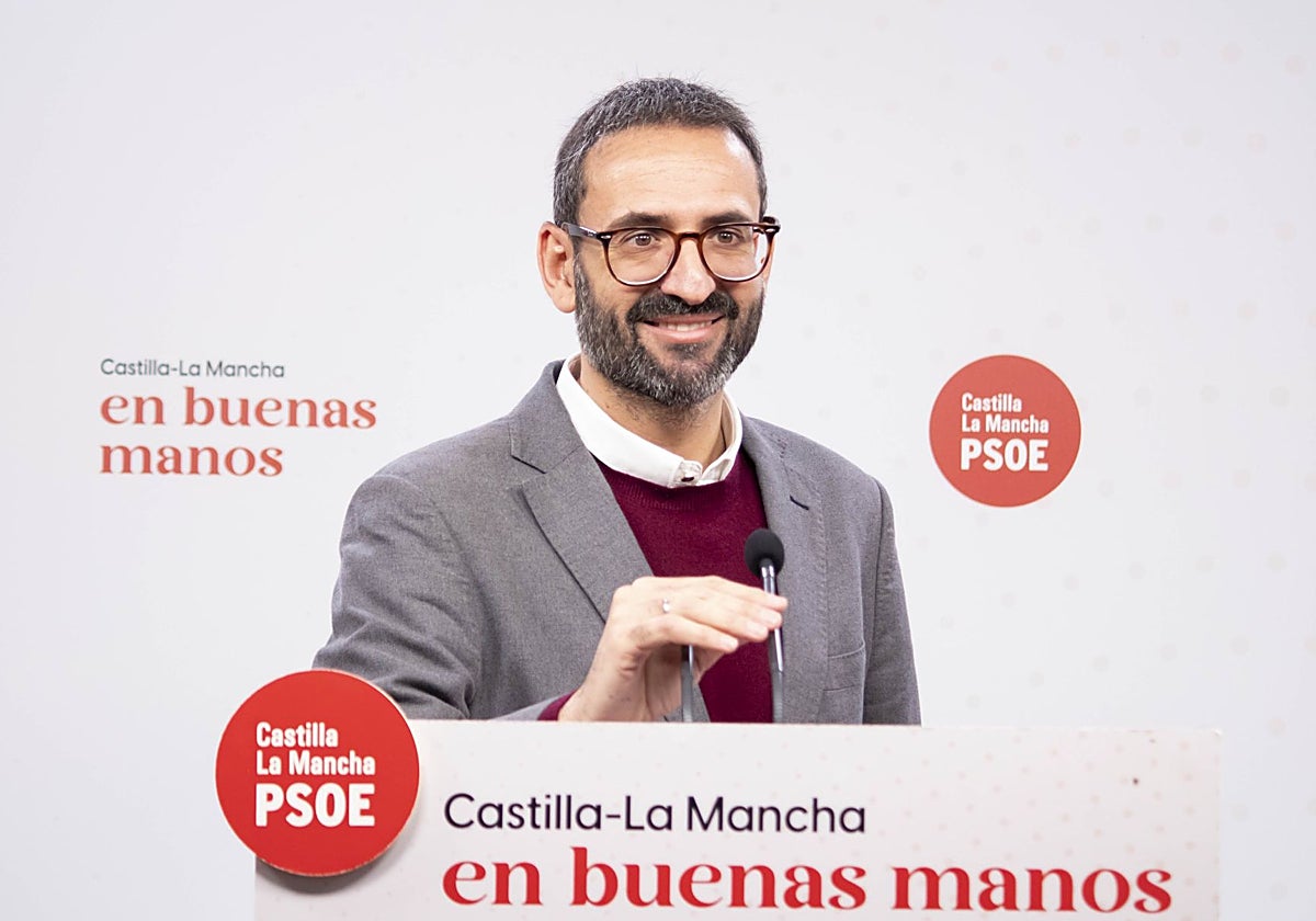 El secretario regional de Organización del PSOE, Sergio Gutiérrez, en rueda de prensa
