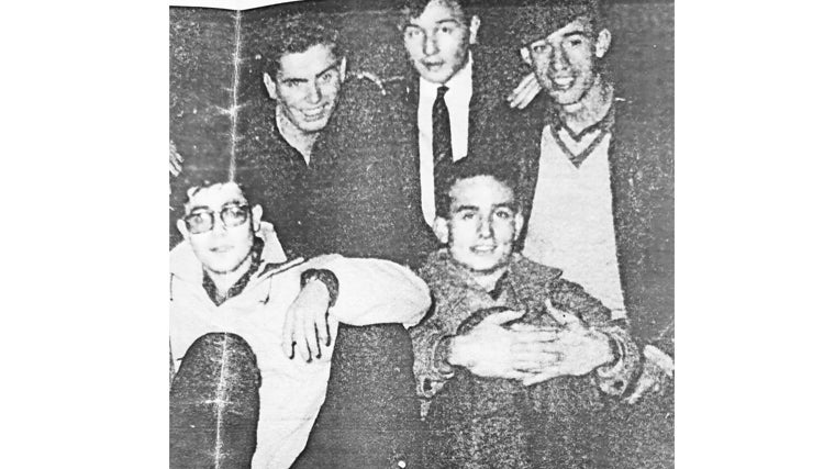 José María Lorente, arriba en el centro, con amigos de juventud en Toledo