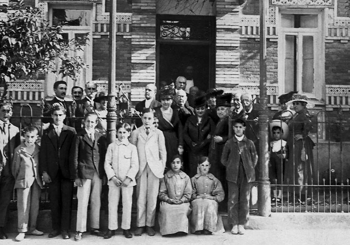 1918, inauguración de una 'Casa de Familia' para muchachas en el Madrid Moderno