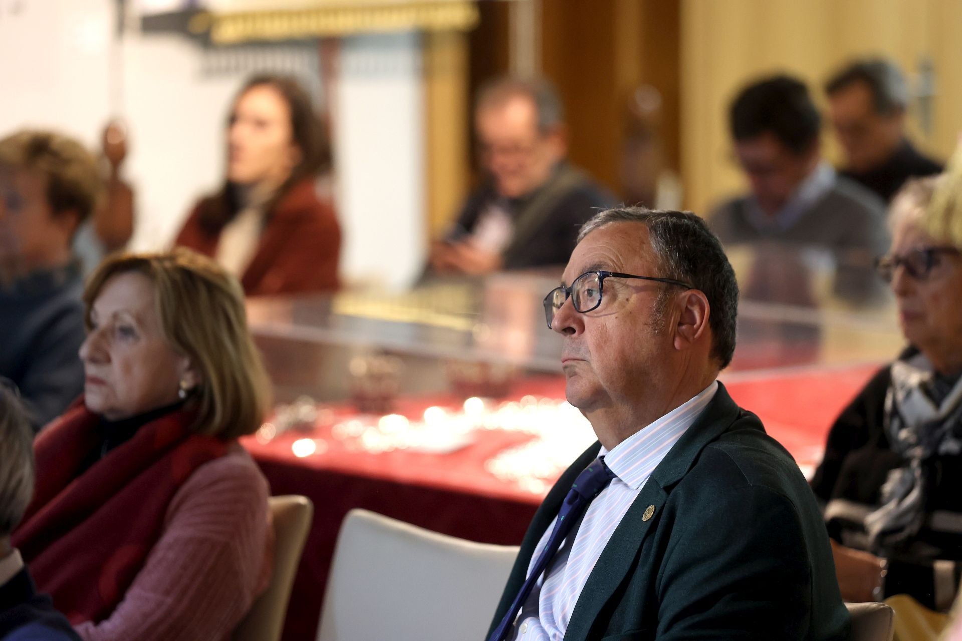 La charla de Juan Fernández-Miranda en Córdoba sobre la Transición, en imágenes