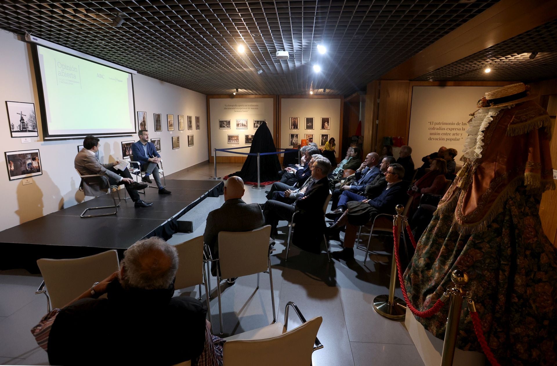 La charla de Juan Fernández-Miranda en Córdoba sobre la Transición, en imágenes