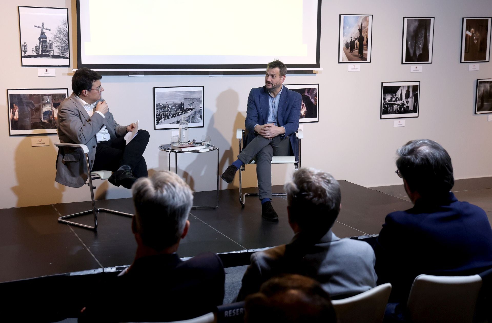 La charla de Juan Fernández-Miranda en Córdoba sobre la Transición, en imágenes