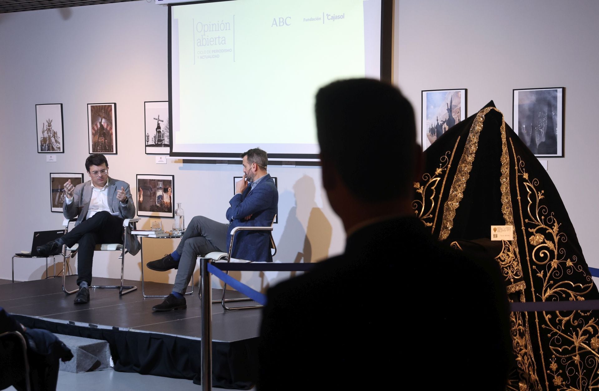 La charla de Juan Fernández-Miranda en Córdoba sobre la Transición, en imágenes