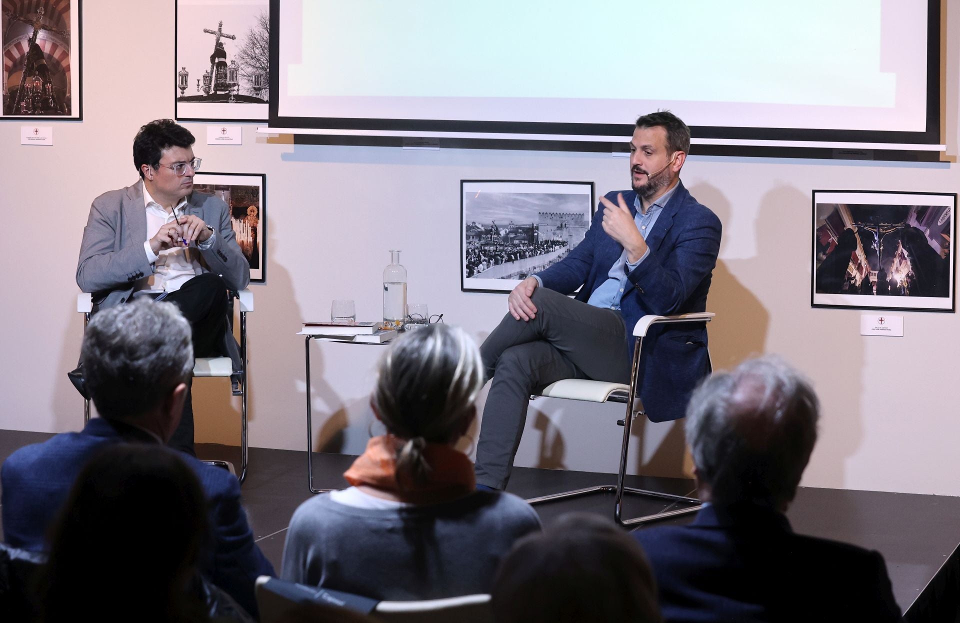 La charla de Juan Fernández-Miranda en Córdoba sobre la Transición, en imágenes