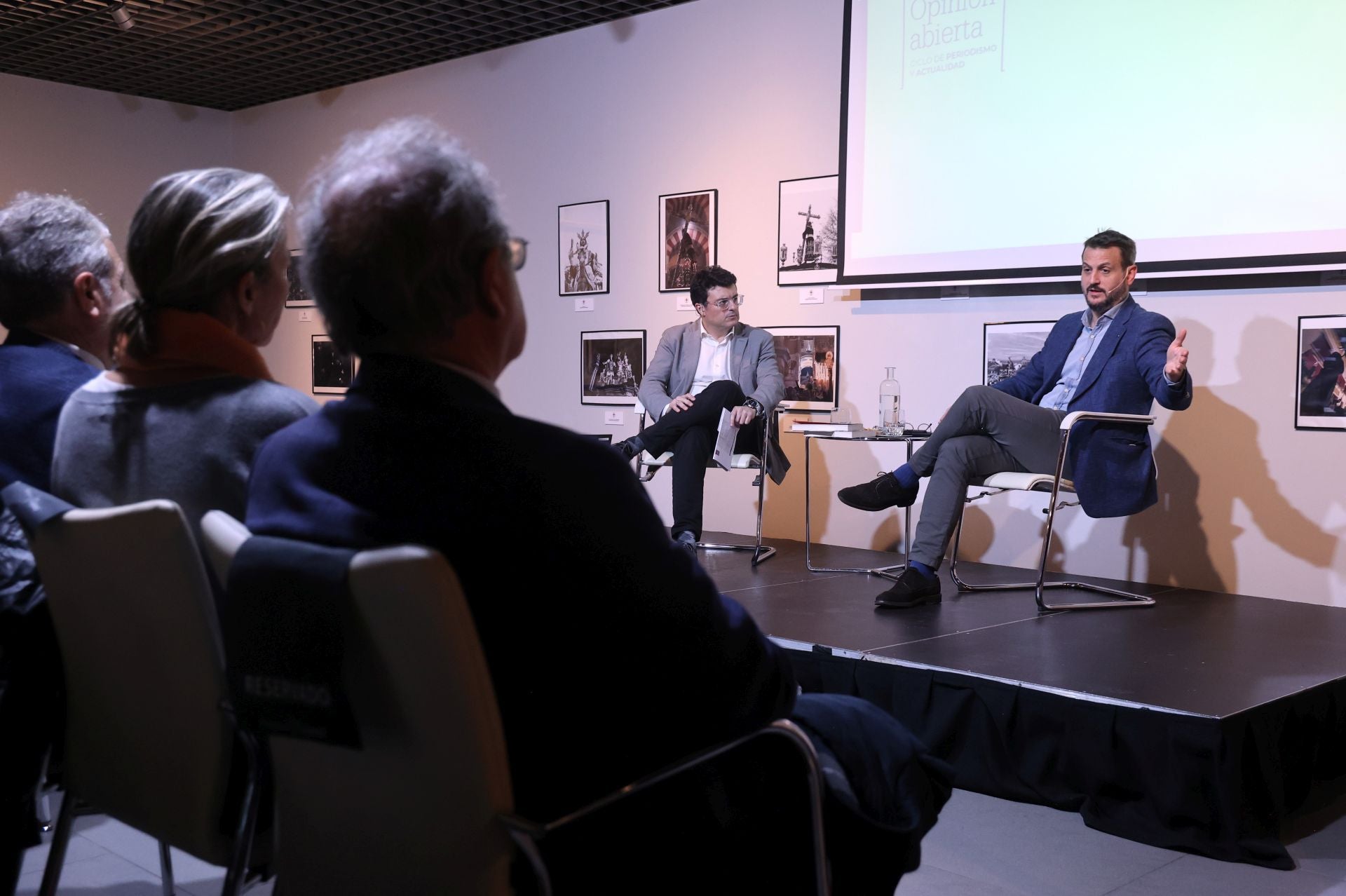 La charla de Juan Fernández-Miranda en Córdoba sobre la Transición, en imágenes