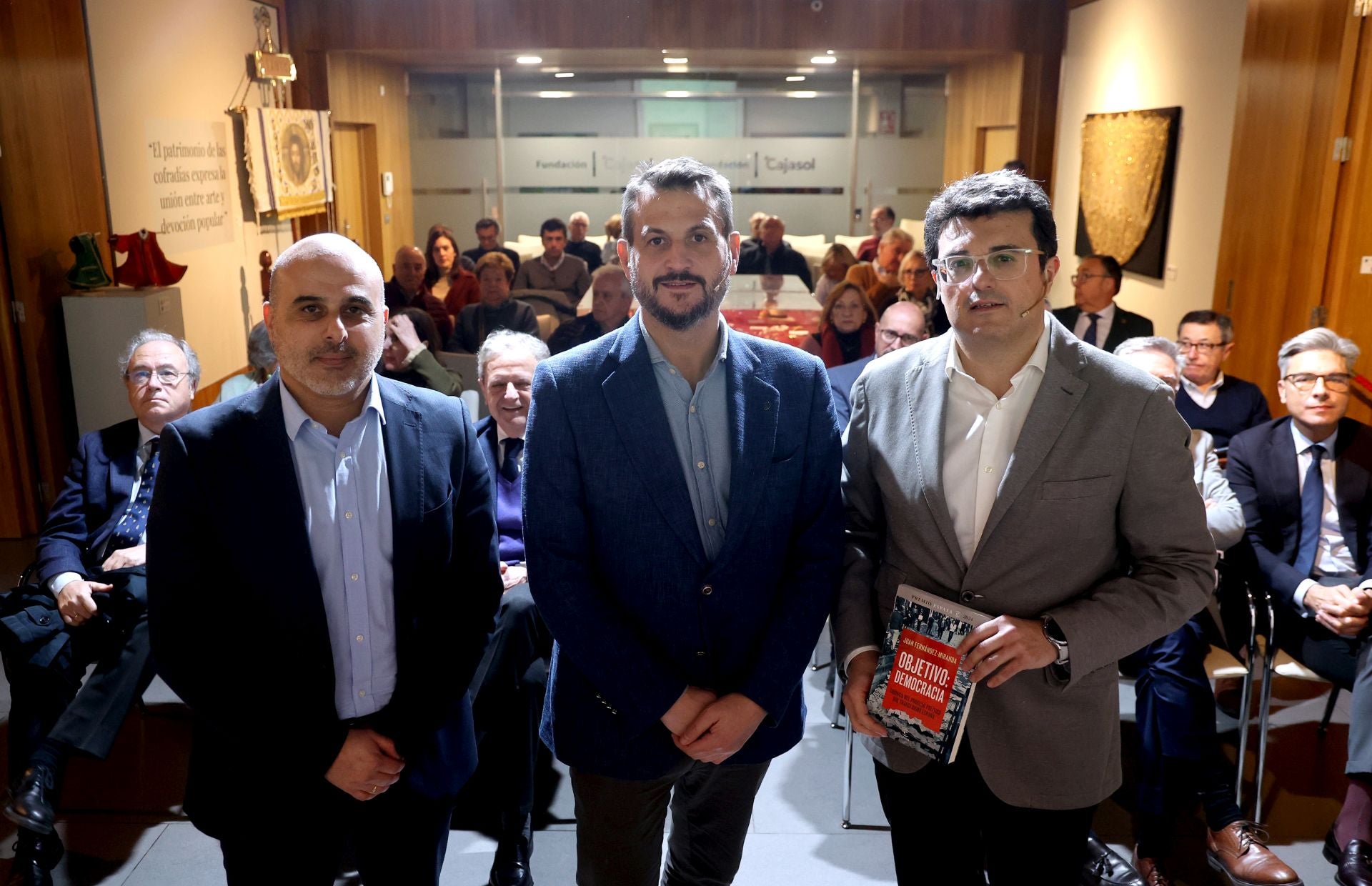 La charla de Juan Fernández-Miranda en Córdoba sobre la Transición, en imágenes