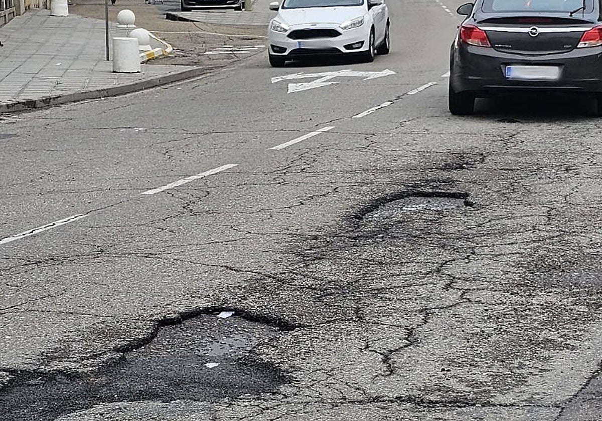 Estado del asfalto en la calle Marqués de Mendigorría