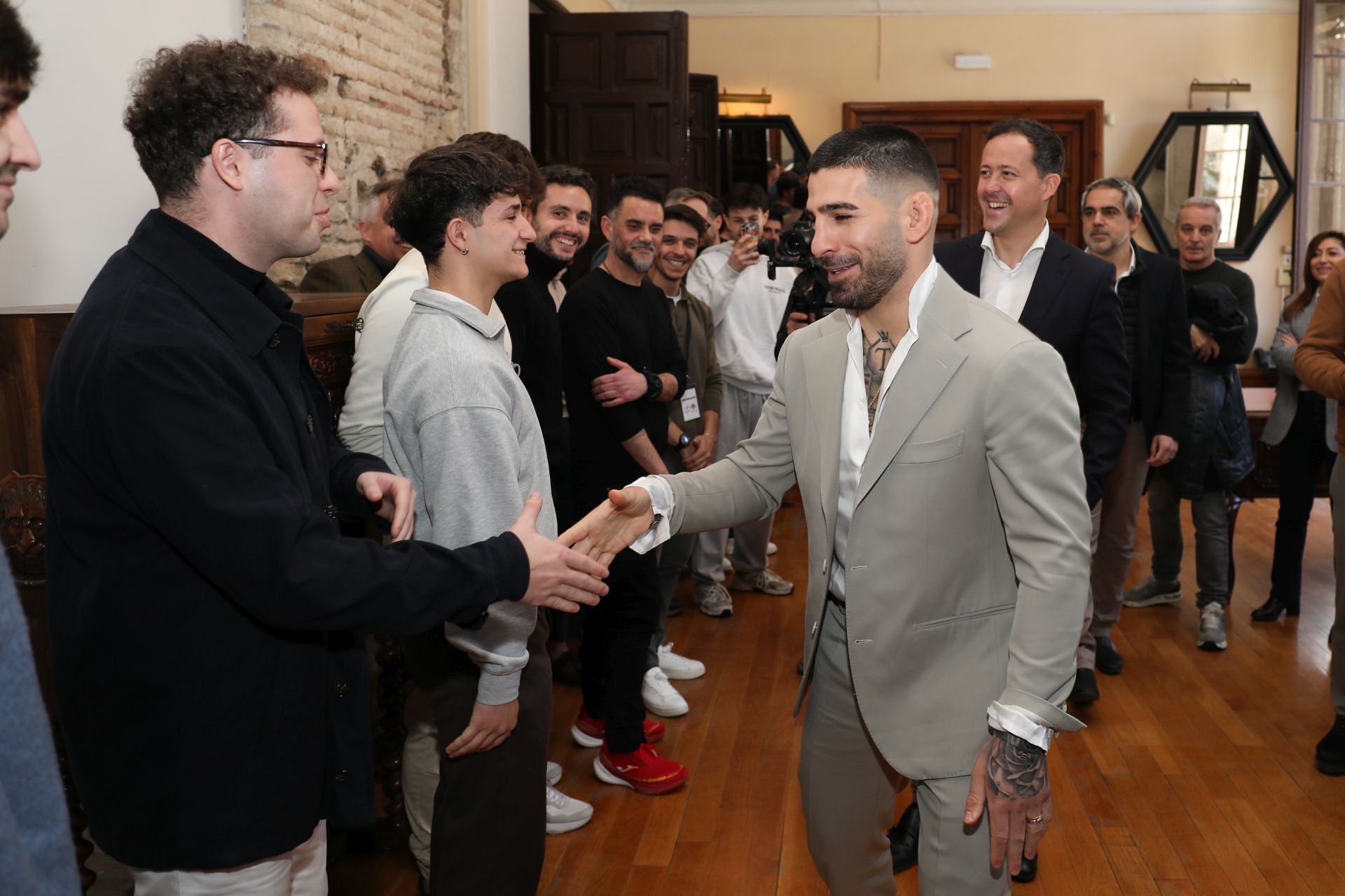 Las imágenes de la inolvidable visita de Ilia Topuria a Toledo