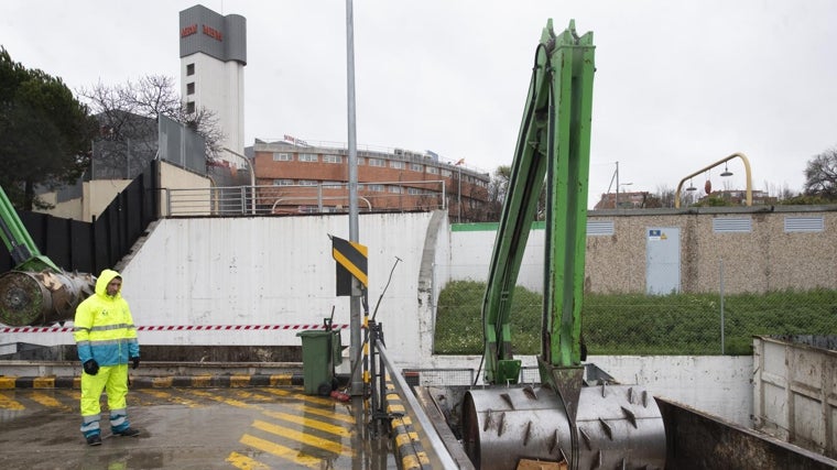 Una de las bases de maquinaria de Puente de Vallecas