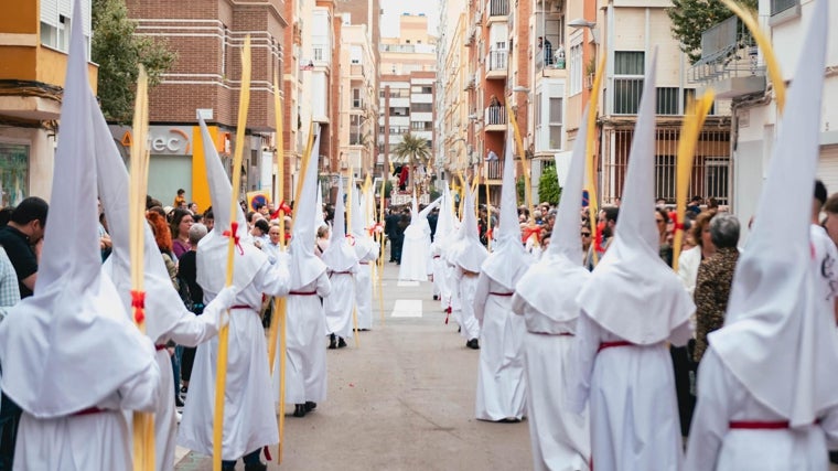 Nazarenos durante la procesión de La Borriquita en Almería