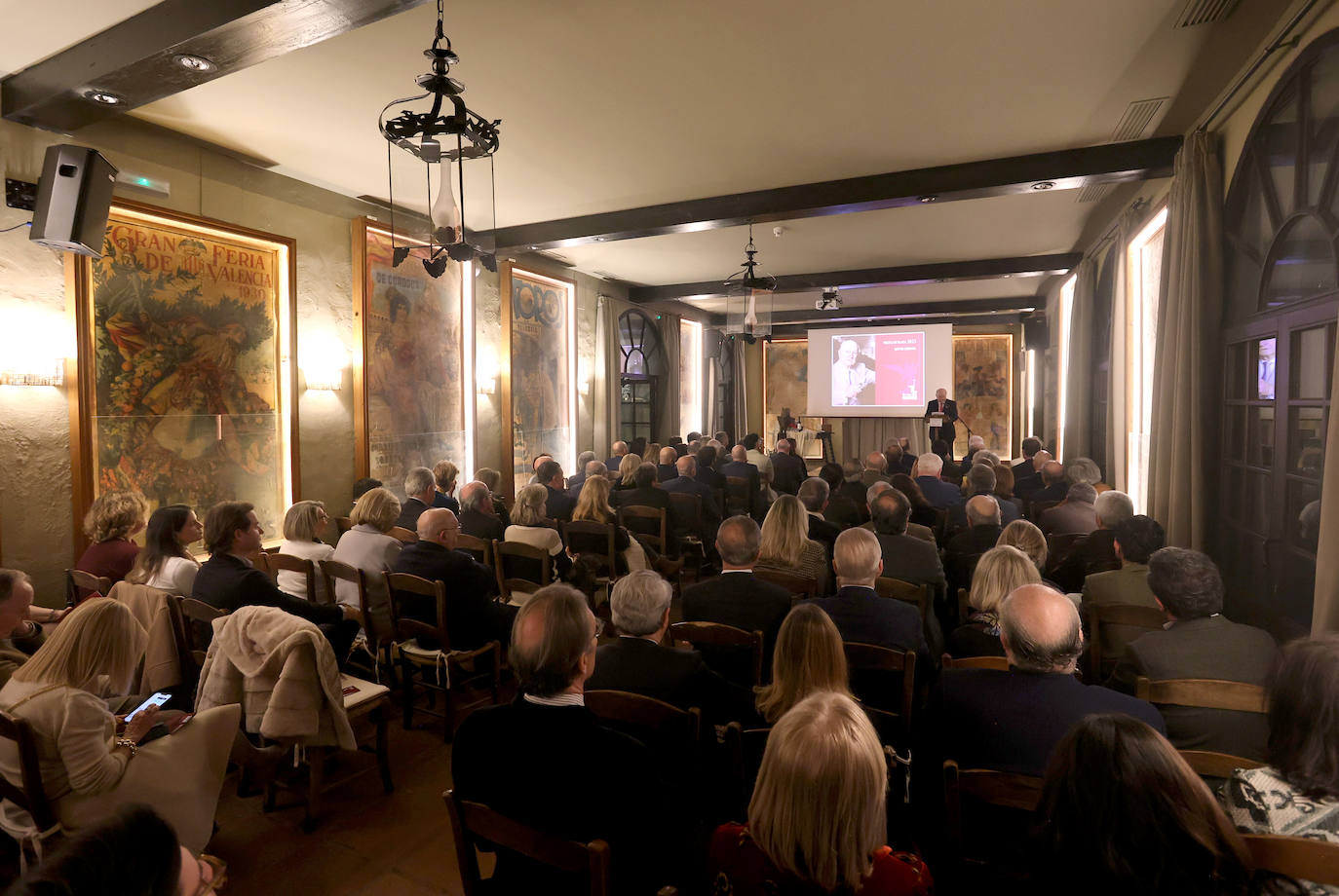 La emotiva entrega de la Veleta de Plata a Rafael Córdoba, de Pérez Barquero, en imágenes