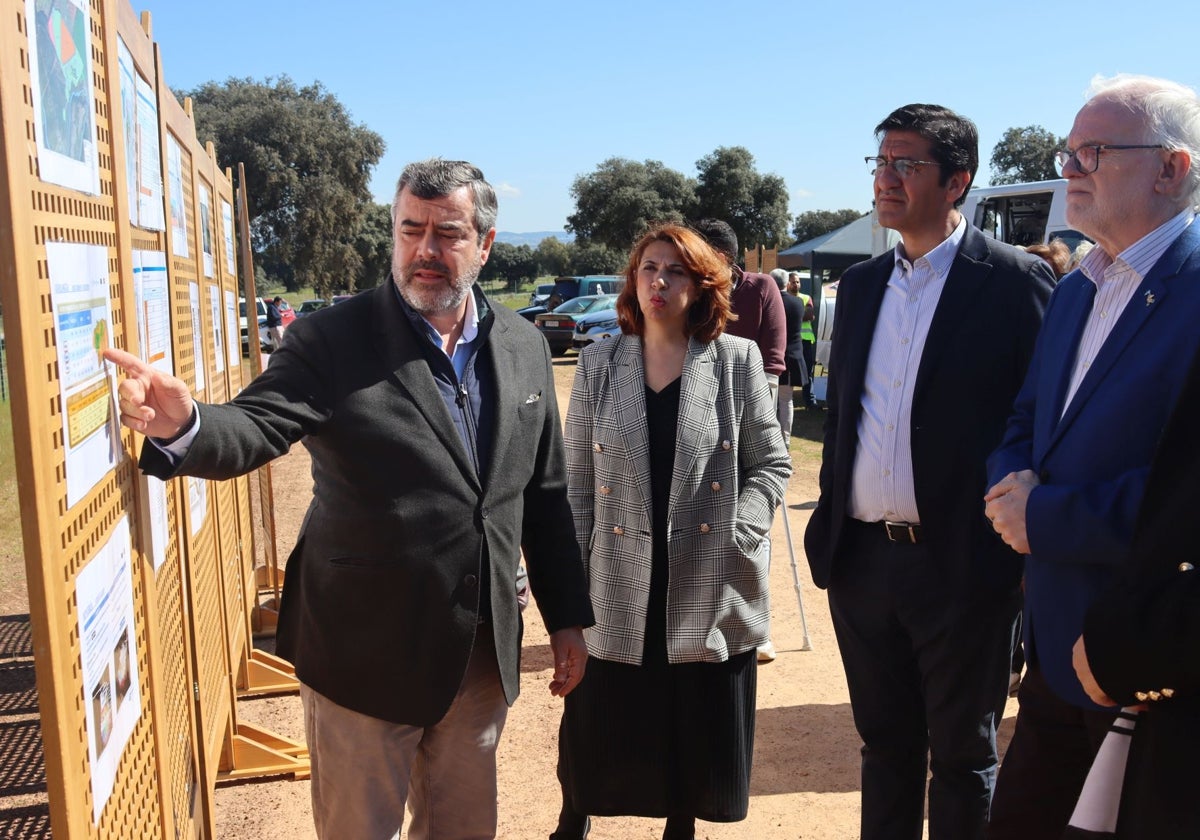 José Manuel Caballero, ha visitado el proyecto de extracción minera 'El Moto' en Abenójar