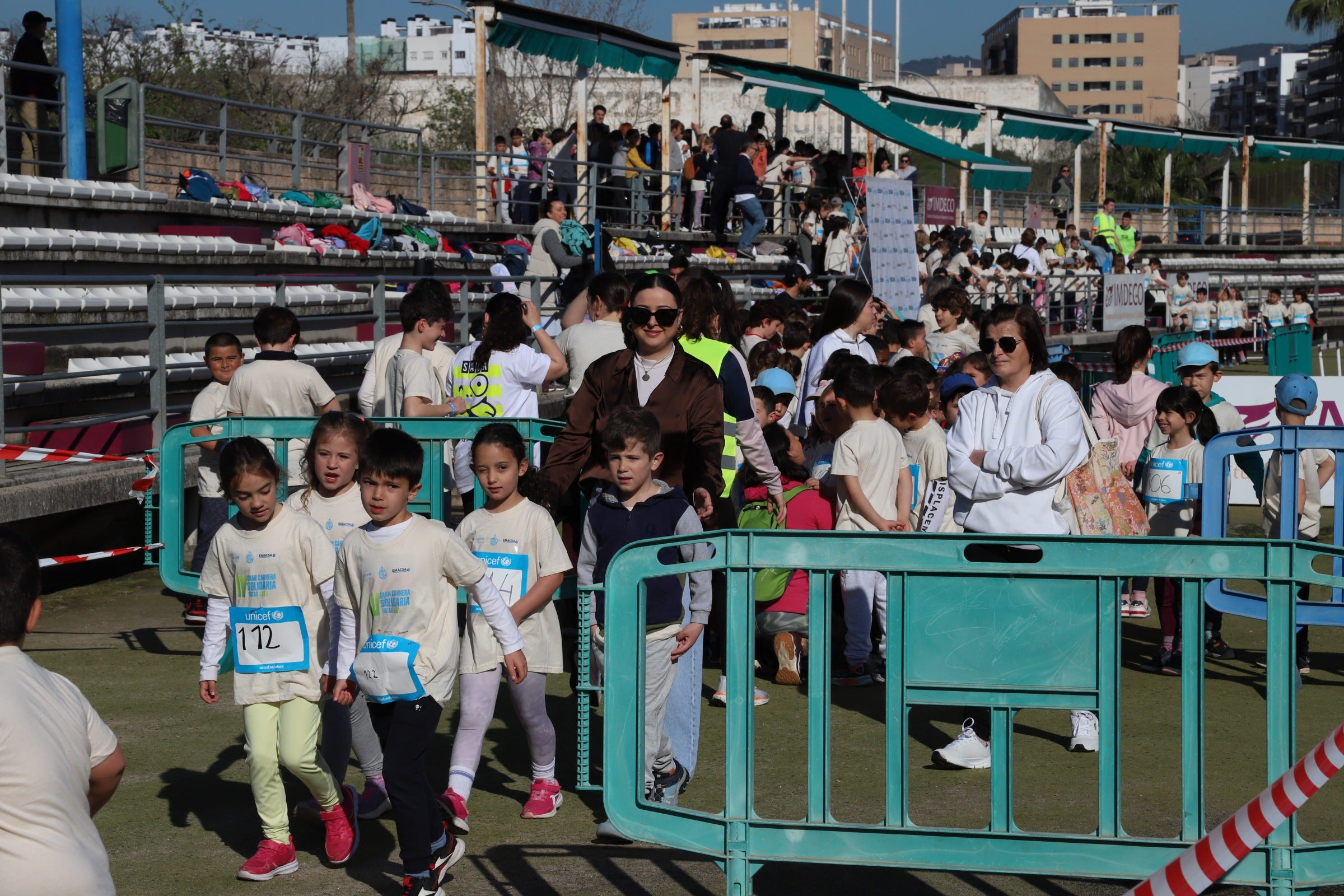La gran y más joven &#039;Carrera Solidaria Gotas&#039; de Córdoba, en imágenes