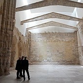 'Alrededor del mundo', de Azucena Vieites, y 'Un tratamiento superficial', de Juan López, abren sus puertas en el Patio Herreriano