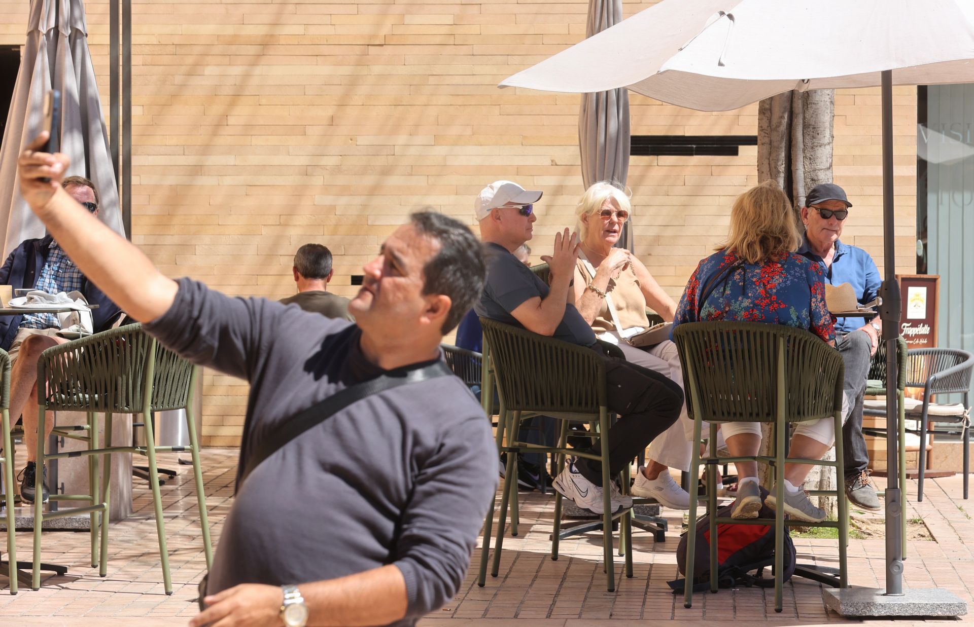 En imágenes, el ambiente en terrazas y calles de Córdoba por el buen tiempo