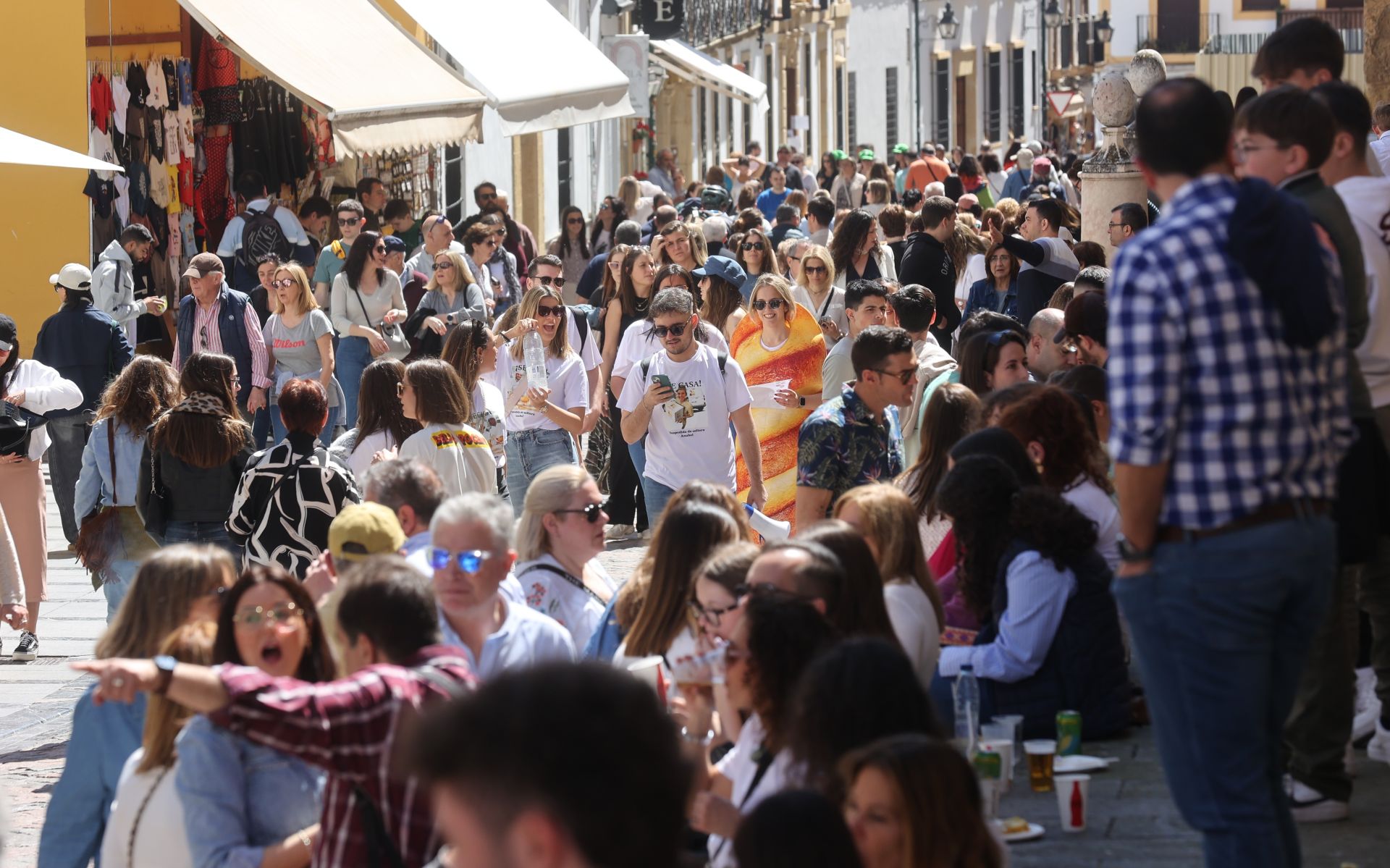 En imágenes, el ambiente en terrazas y calles de Córdoba por el buen tiempo