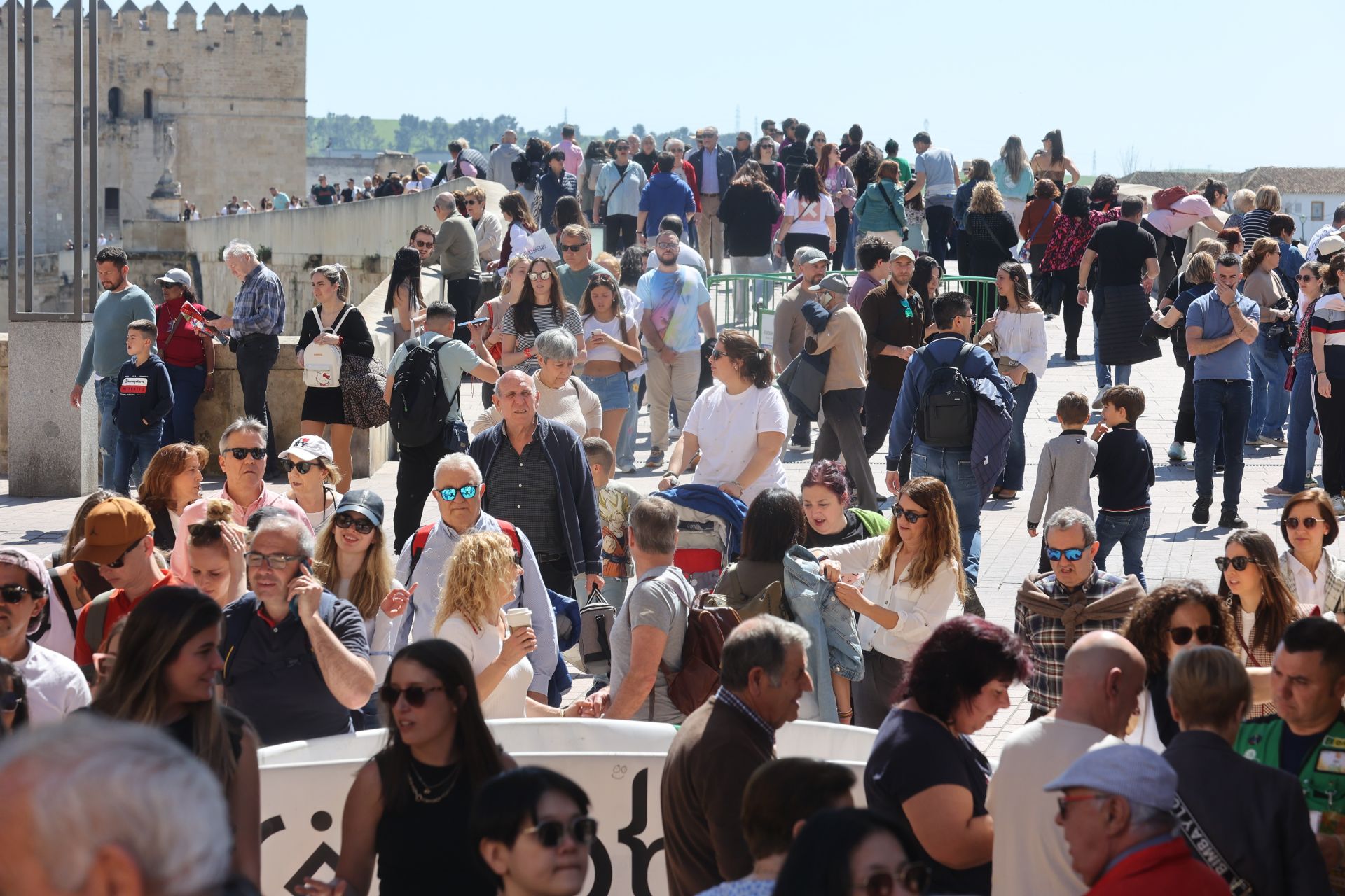 En imágenes, el ambiente en terrazas y calles de Córdoba por el buen tiempo