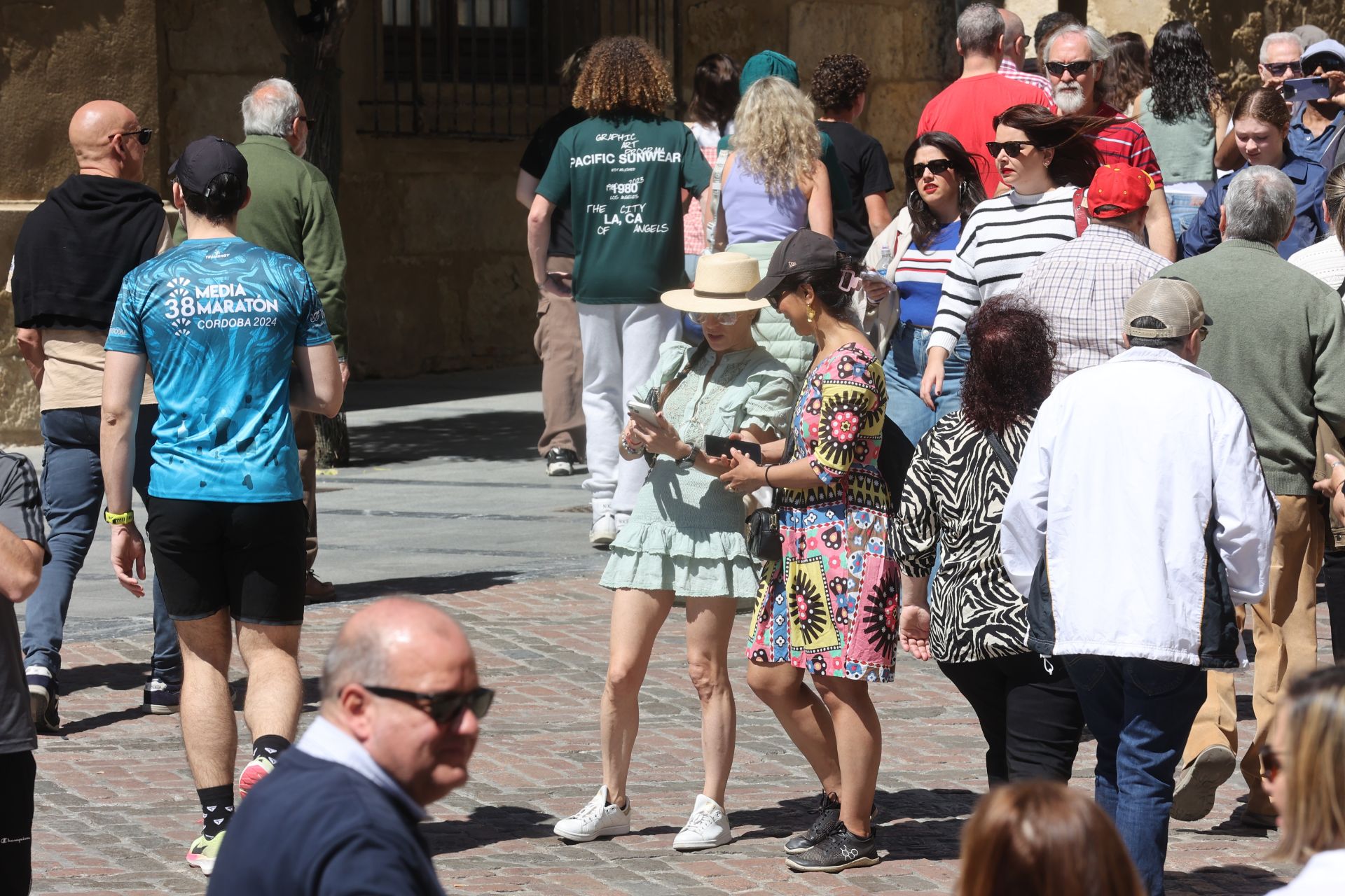 En imágenes, el ambiente en terrazas y calles de Córdoba por el buen tiempo