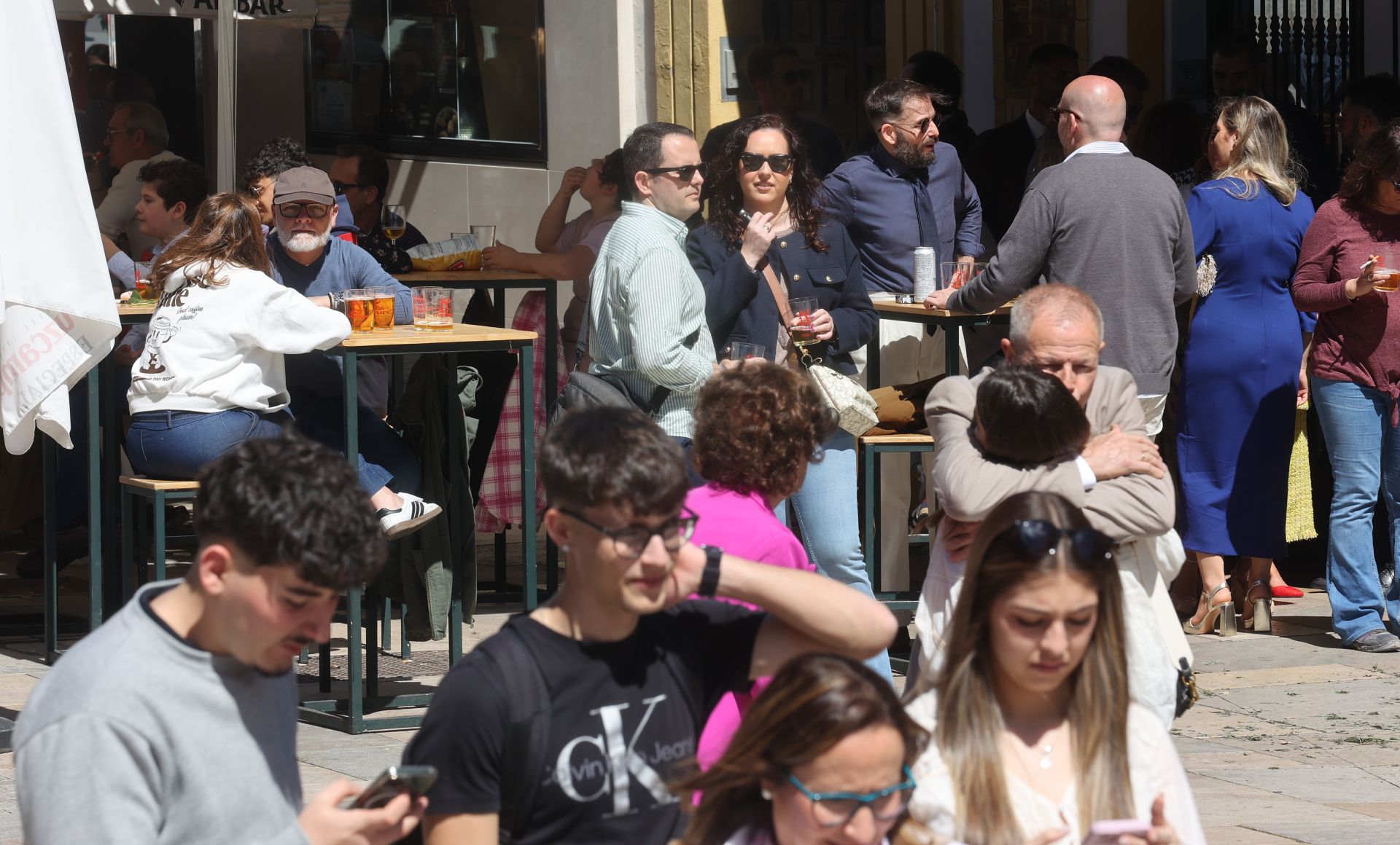 En imágenes, el ambiente en terrazas y calles de Córdoba por el buen tiempo