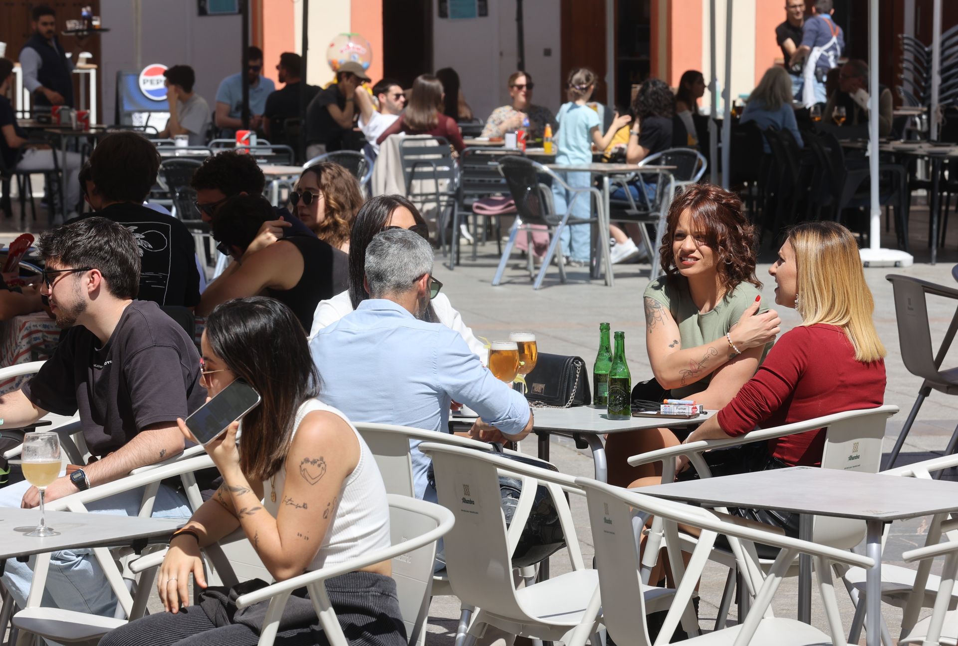 En imágenes, el ambiente en terrazas y calles de Córdoba por el buen tiempo