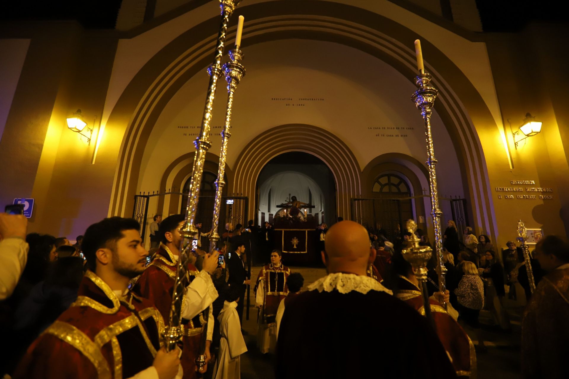 El fervor de Ciudad Jardín: el Cristo de la Confianza en su vía crucis cuaresmal, en imágenes