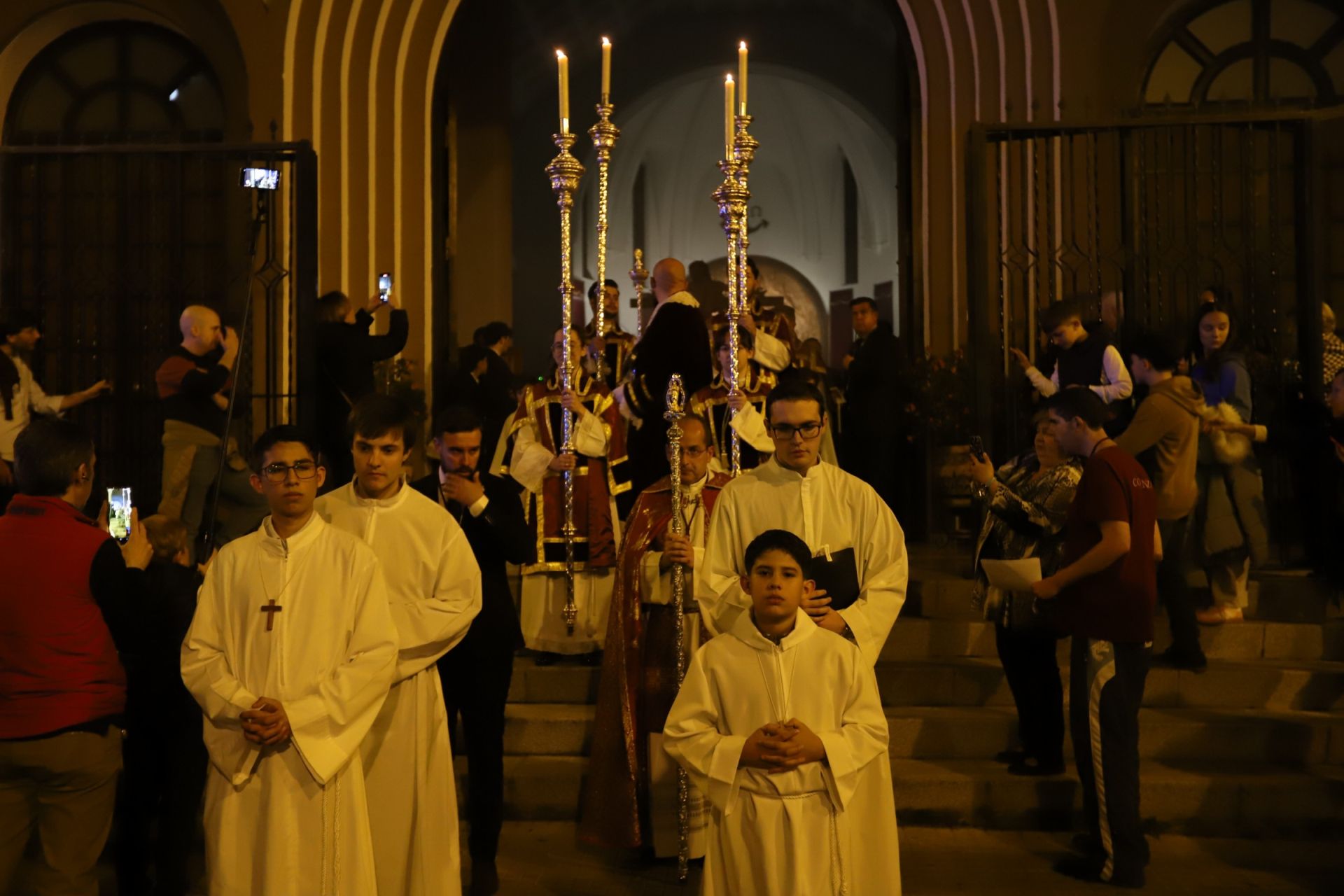 El fervor de Ciudad Jardín: el Cristo de la Confianza en su vía crucis cuaresmal, en imágenes