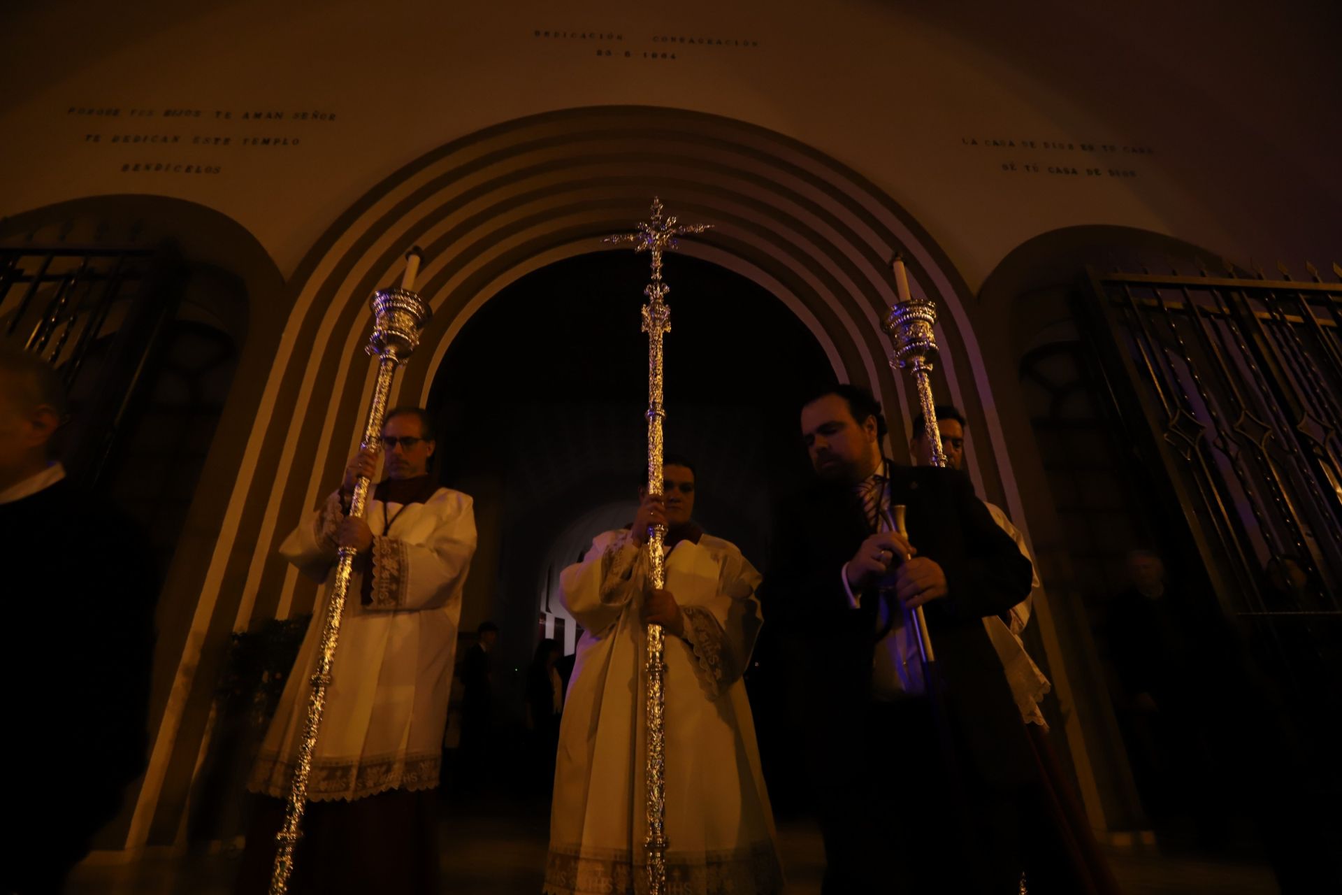 El fervor de Ciudad Jardín: el Cristo de la Confianza en su vía crucis cuaresmal, en imágenes