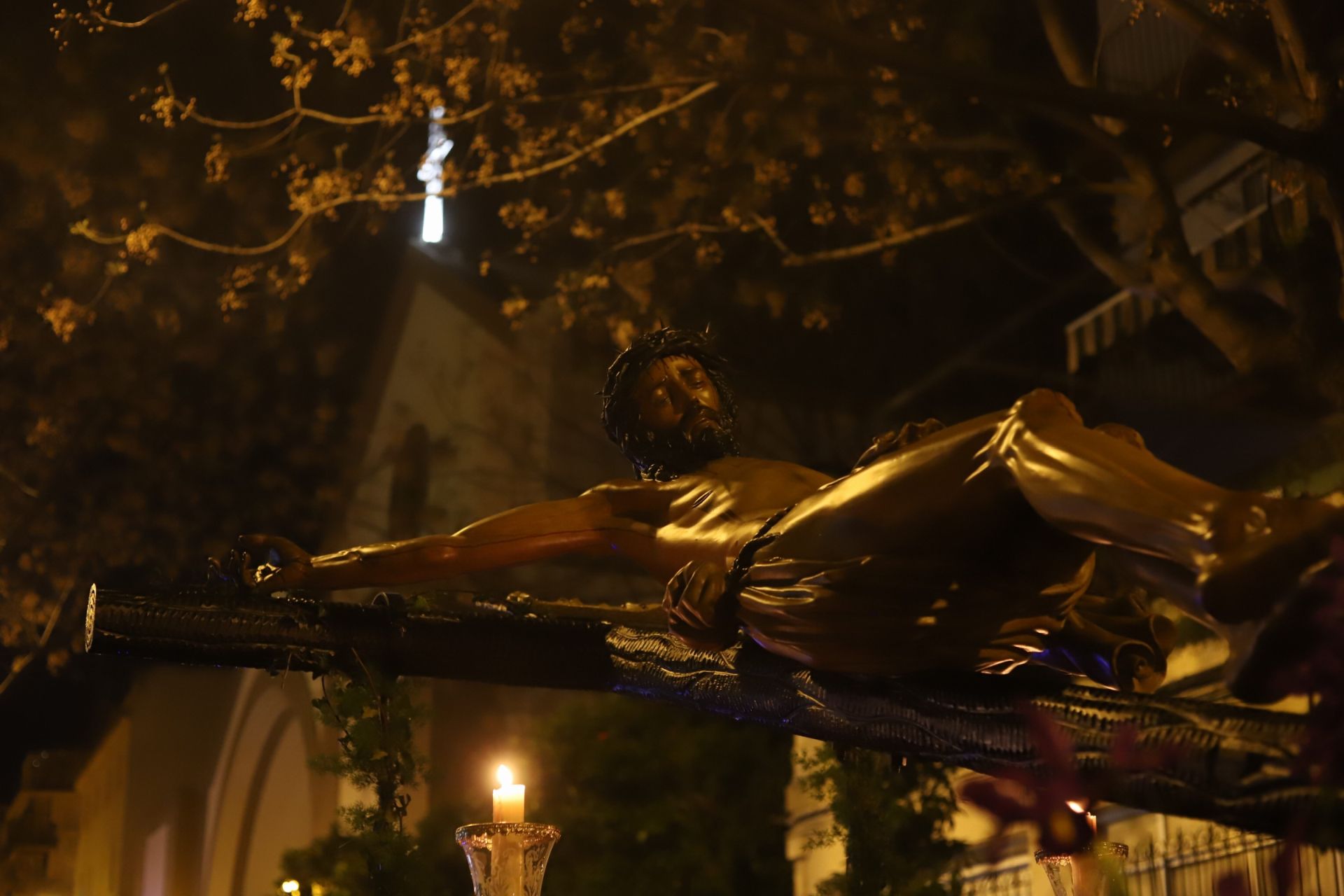 El fervor de Ciudad Jardín: el Cristo de la Confianza en su vía crucis cuaresmal, en imágenes