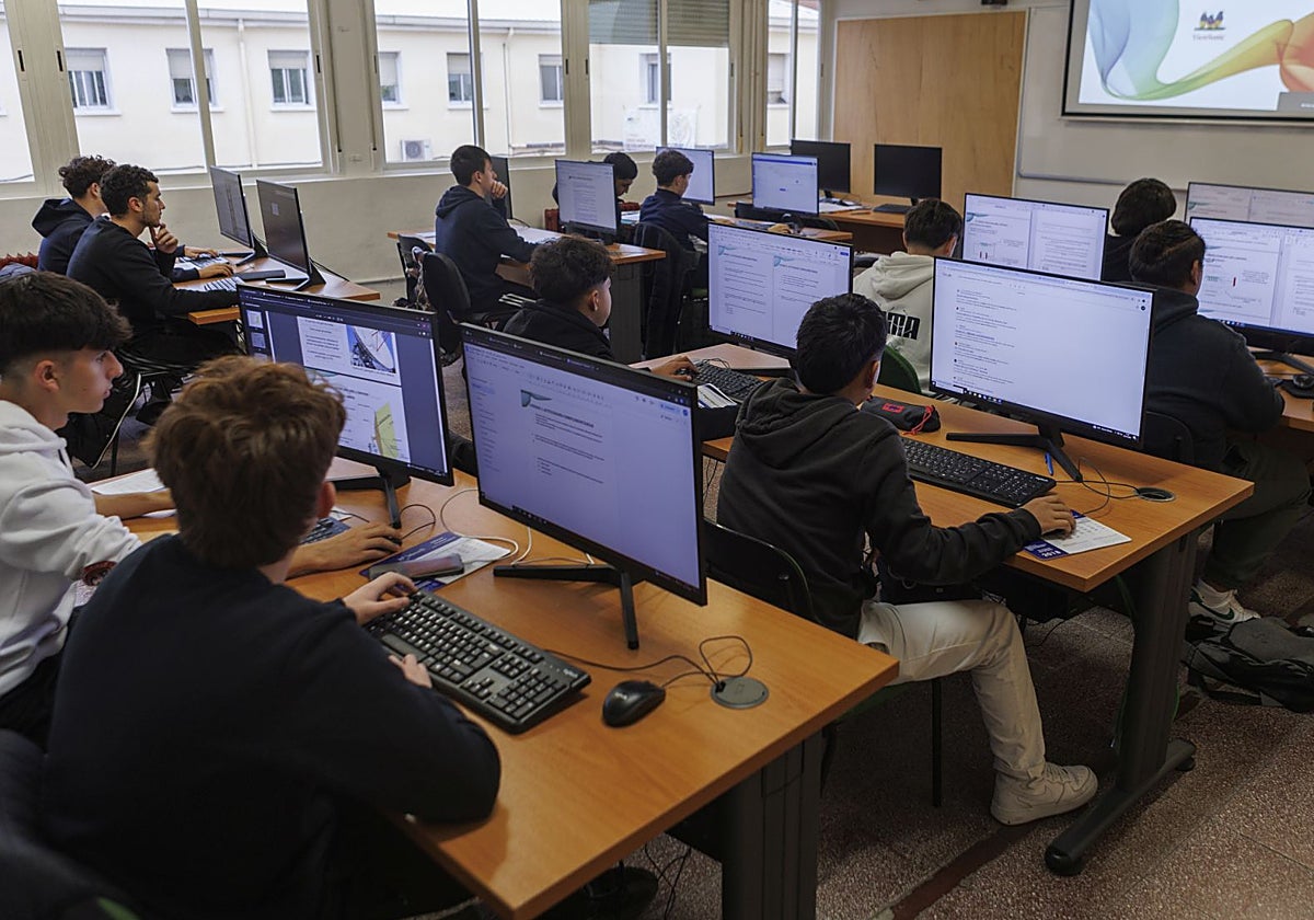 Alumnos en una clase de FP en Madrid