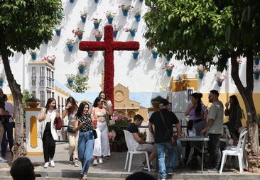 El Ayuntamiento cierra los participantes oficiales en las Cruces de Mayo 2025