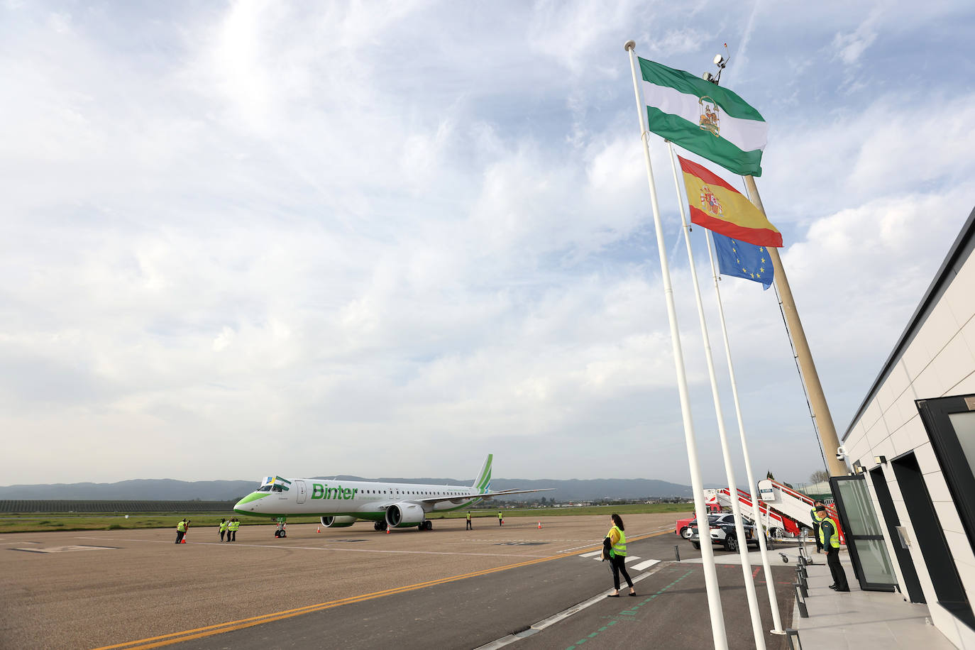 El primer vuelo de Binter entre Canarias y Córdoba, en imágenes