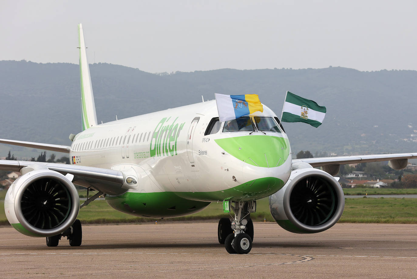 El primer vuelo de Binter entre Canarias y Córdoba, en imágenes