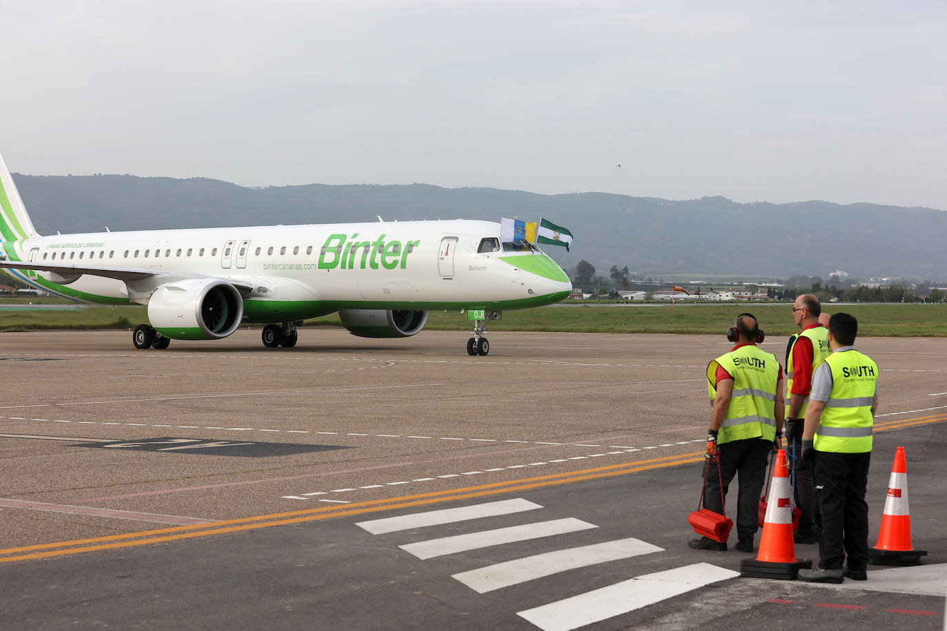 El primer vuelo de Binter entre Canarias y Córdoba, en imágenes