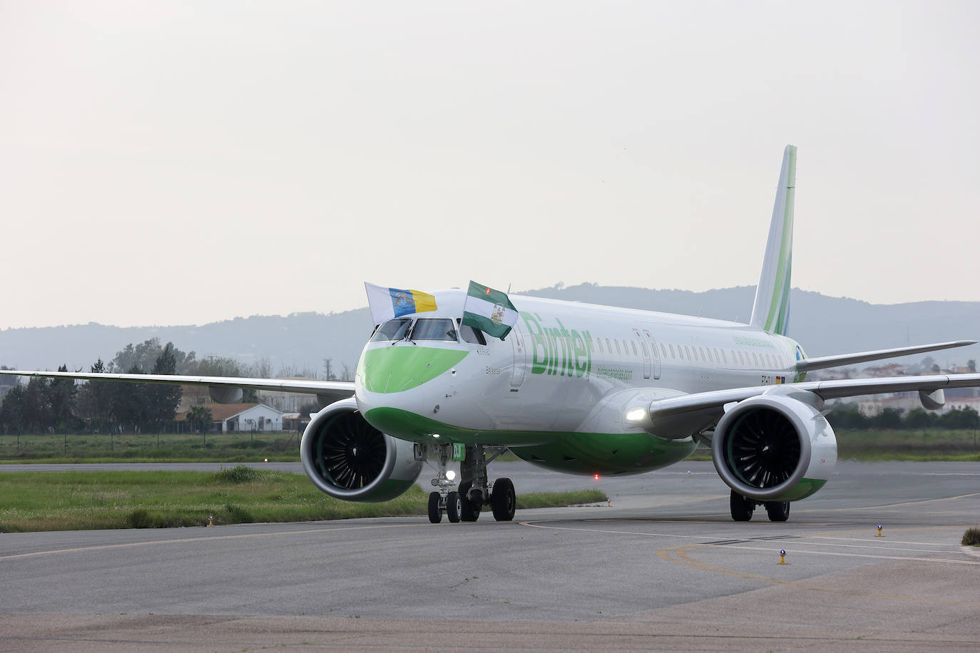 El primer vuelo de Binter entre Canarias y Córdoba, en imágenes
