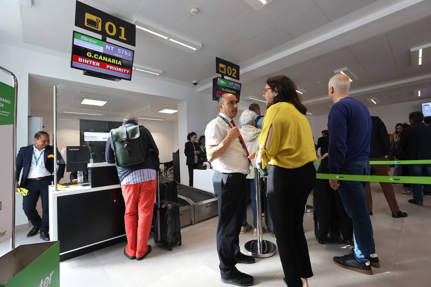 El primer vuelo de Binter entre Canarias y Córdoba, en imágenes