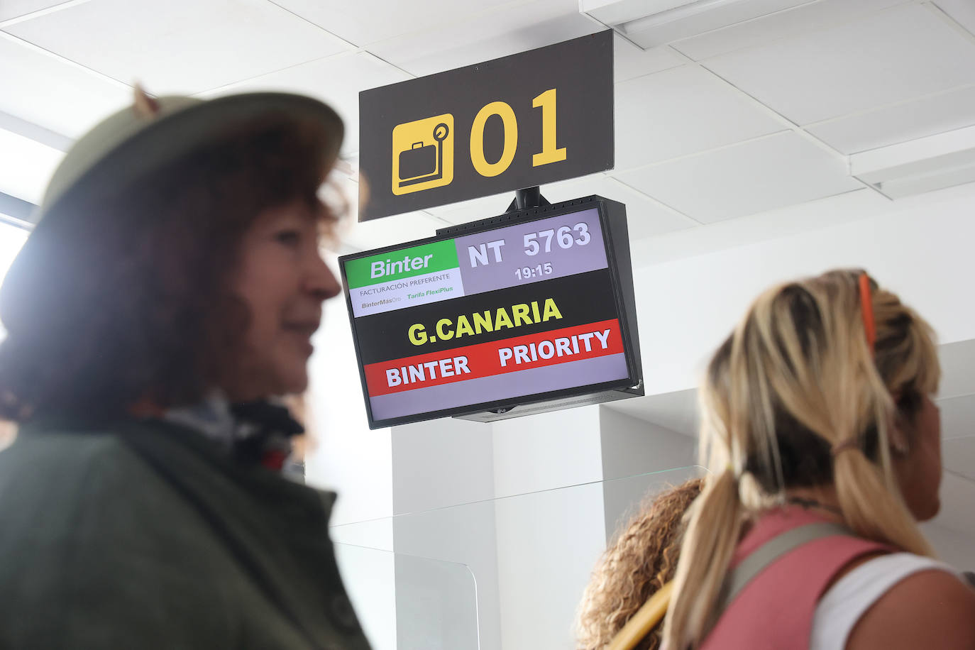 El primer vuelo de Binter entre Canarias y Córdoba, en imágenes